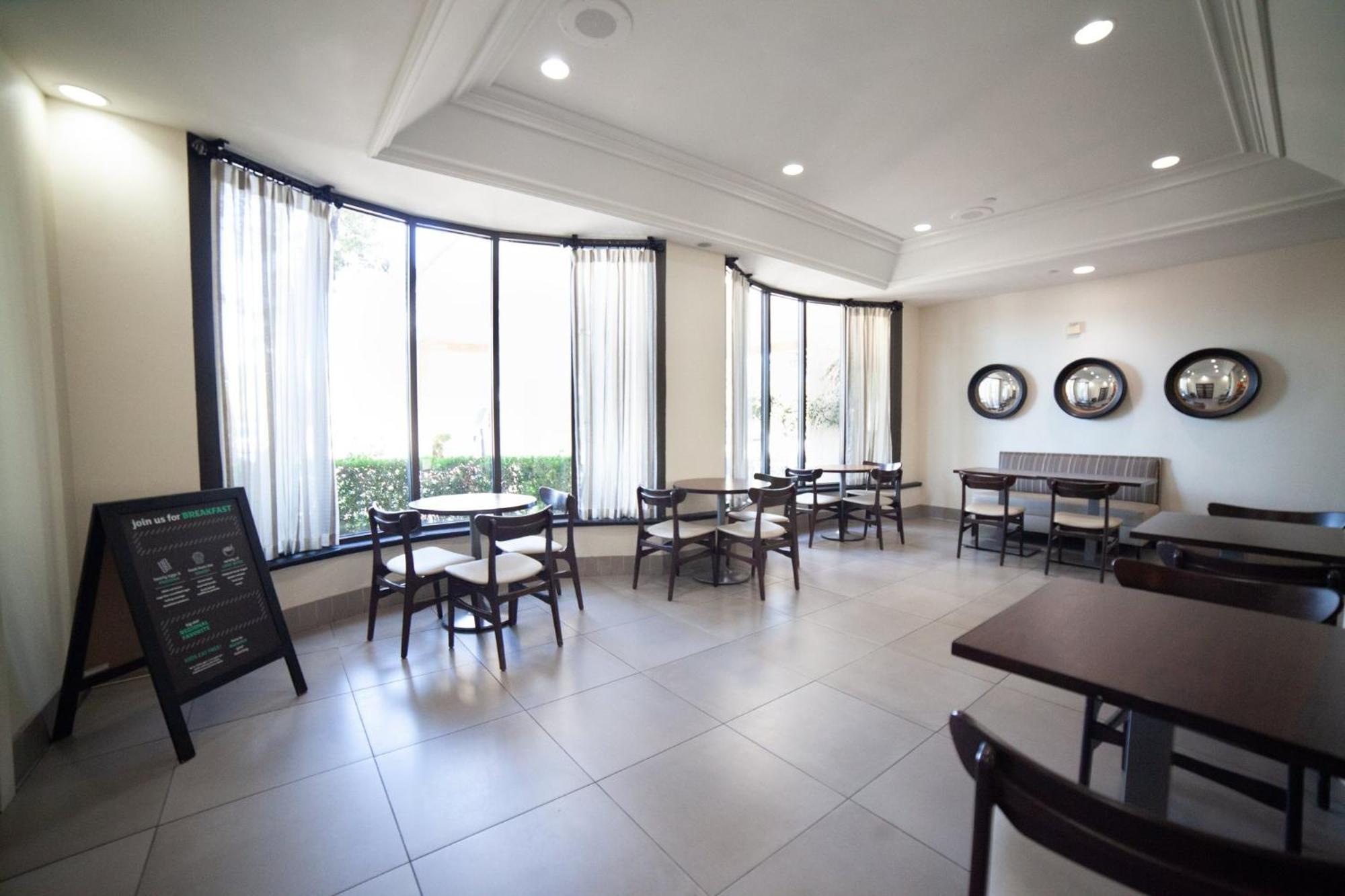 Holiday Inn Irving Las Colinas By Ihg Εξωτερικό φωτογραφία